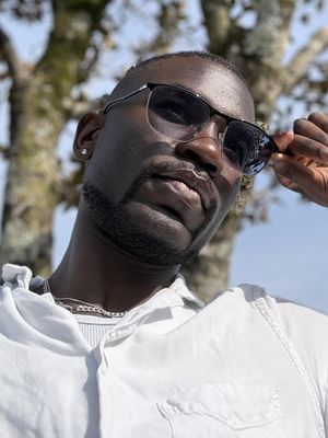 Petit Frere, 22