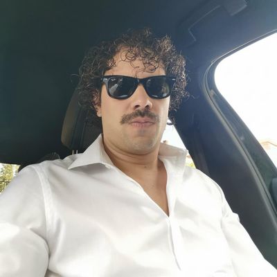 Manuel, 35
