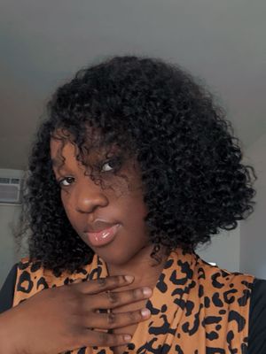 Alexandra, 25