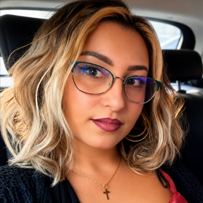 Angela, 25