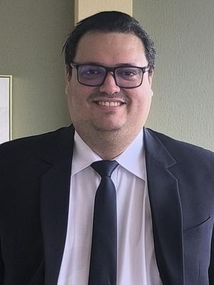 Luis, 33
