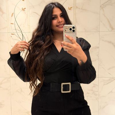 Mona, 26
