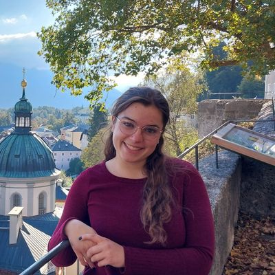 Maria, 22