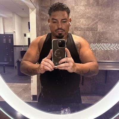 Alejandro, 39