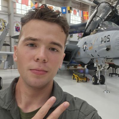 Elias, 20