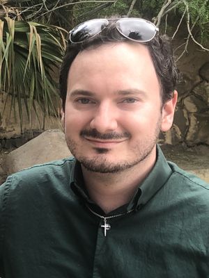 Ian, 28