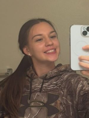 Zoe, 21