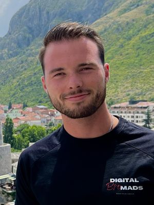 Chris, 25