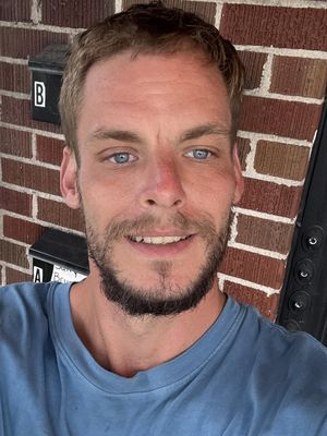Lance, 33