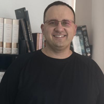 Anton, 44