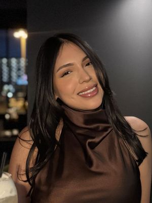 Daniela, 26