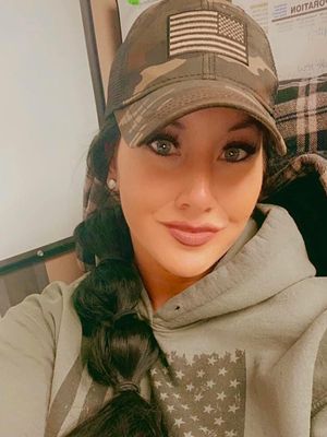 Alicia, 43