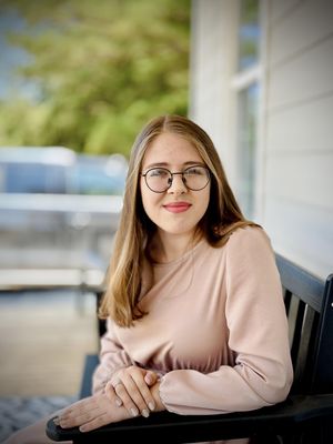Anna, 18