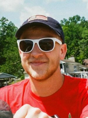 Chris, 28
