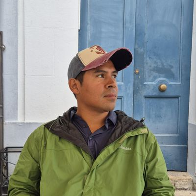 Alejandro, 33