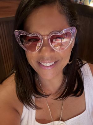 Sandra, 53