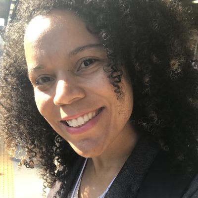 Valeria, 37