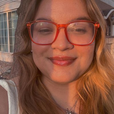 Andrea, 23