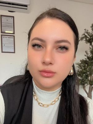 Eduarda, 27
