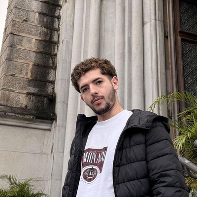 Alejandro, 23