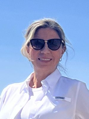 Adriana, 58