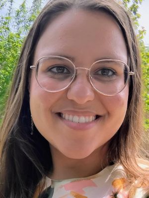 Madeleine, 25