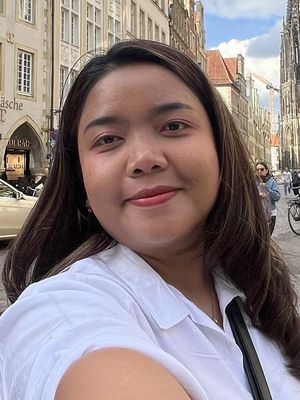 Agatha, 28