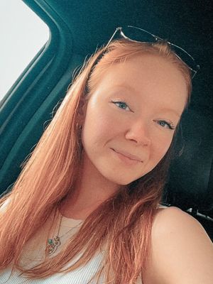 Lauren, 24