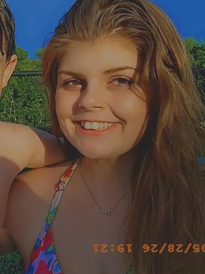 Michaela, 27