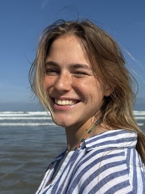 Nicole, 20