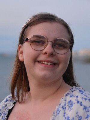 Zoe, 25