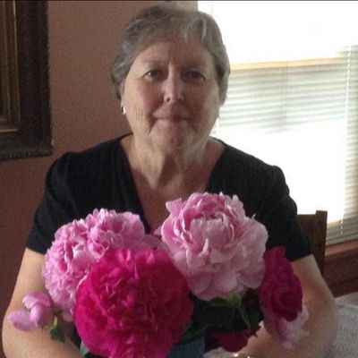 Lois, 77