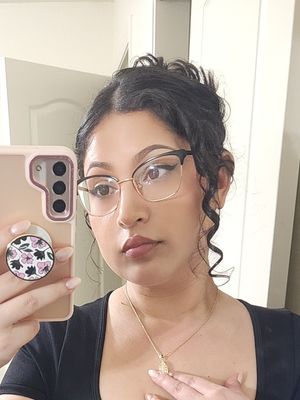 Stephanie, 27