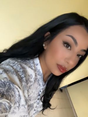 Yazmin, 26