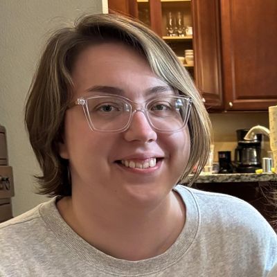 Emily, 28