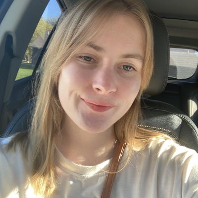 Hailey, 22