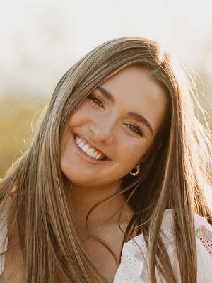 Bella, 20