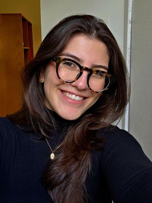 Ana, 24