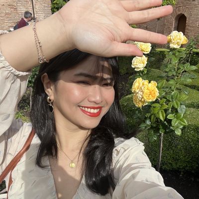 Isabelle, 32