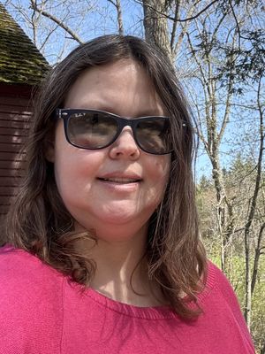 Monika, 43