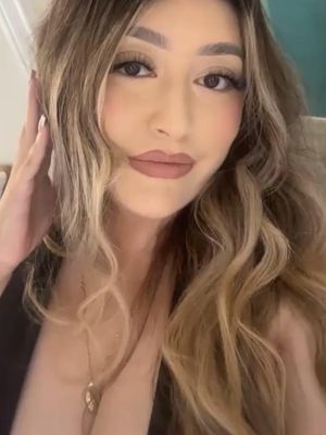 Jasmin, 32