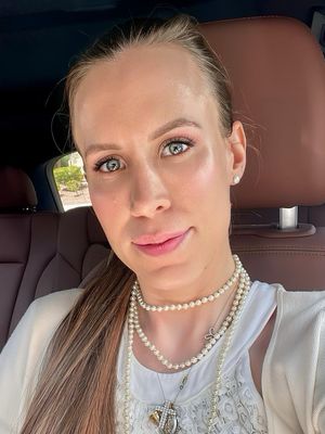 Ava, 34