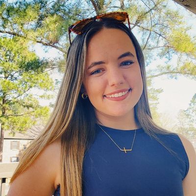 Bri, 22