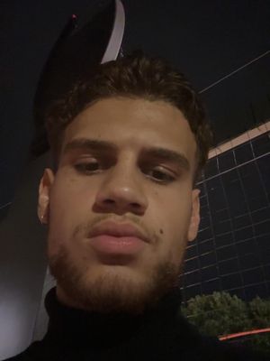 Gio, 25