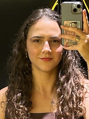 Estefany, 23