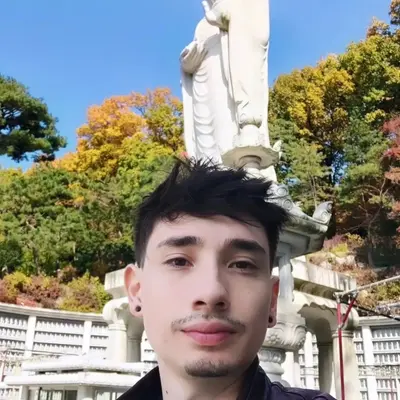 Eduardo, 27
