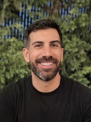Max, 37