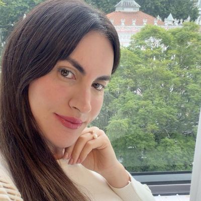 Juliana, 35