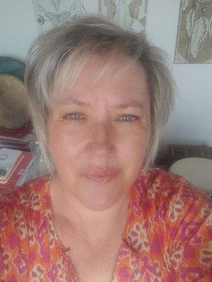 Nathalie, 52