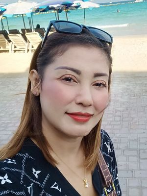 Sarah, 47